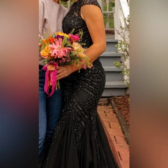 SHERRI HILL PROM DRESS - Picture 2 of 4